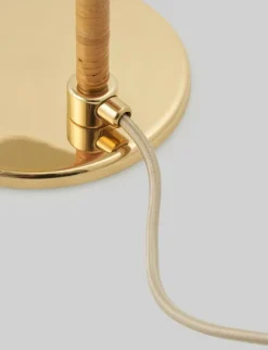 GUBI Tynell 5321 bordslampa, mässing - rotting