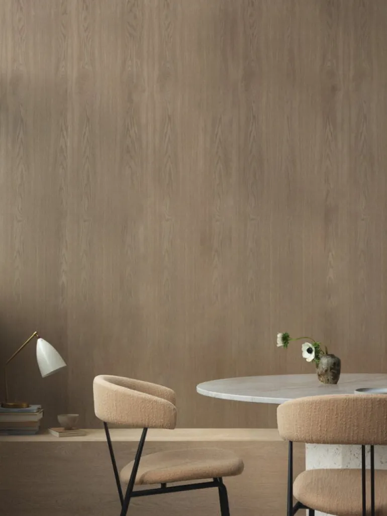 GUBI Violin stol, helklädd, Around Bouclé 032