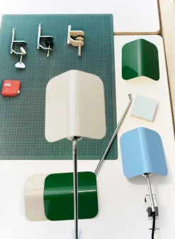 HAY Apex klämlampa för skrivbord, smaragdgrön