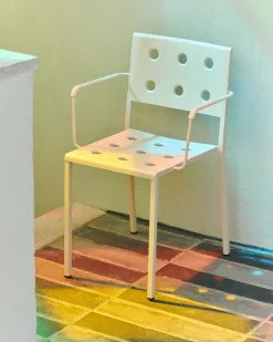 HAY Balcony matstol med armstöd, kritbeige