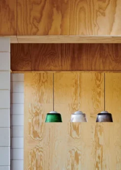 HAY Brim, pendellampa, 24,5 cm, rökt grått glas