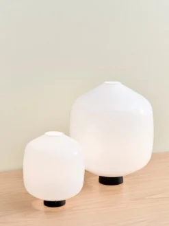 HAY Buoy 300 bordslampa, mjuk svart sladd