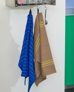 HAY Canteen kökshandduk, 52 x 80 cm, blå och fuchsia