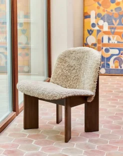 HAY Chisel fåtölj, Mohawi 21 fårfäll - lackerad valnöt