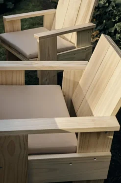 HAY Crate matstol, lackad furu