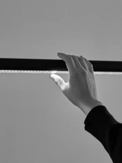 HAY Factor Linear pendel, Riktbar 1500, mjuk svart