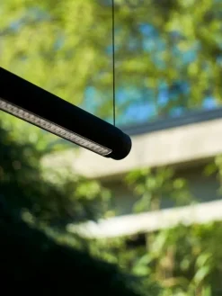 HAY Factor Linear pendel, Riktbar 1500, mjuk svart