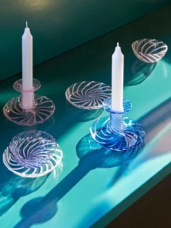 HAY Flare Stripe ljusstake, ljusblå - vit