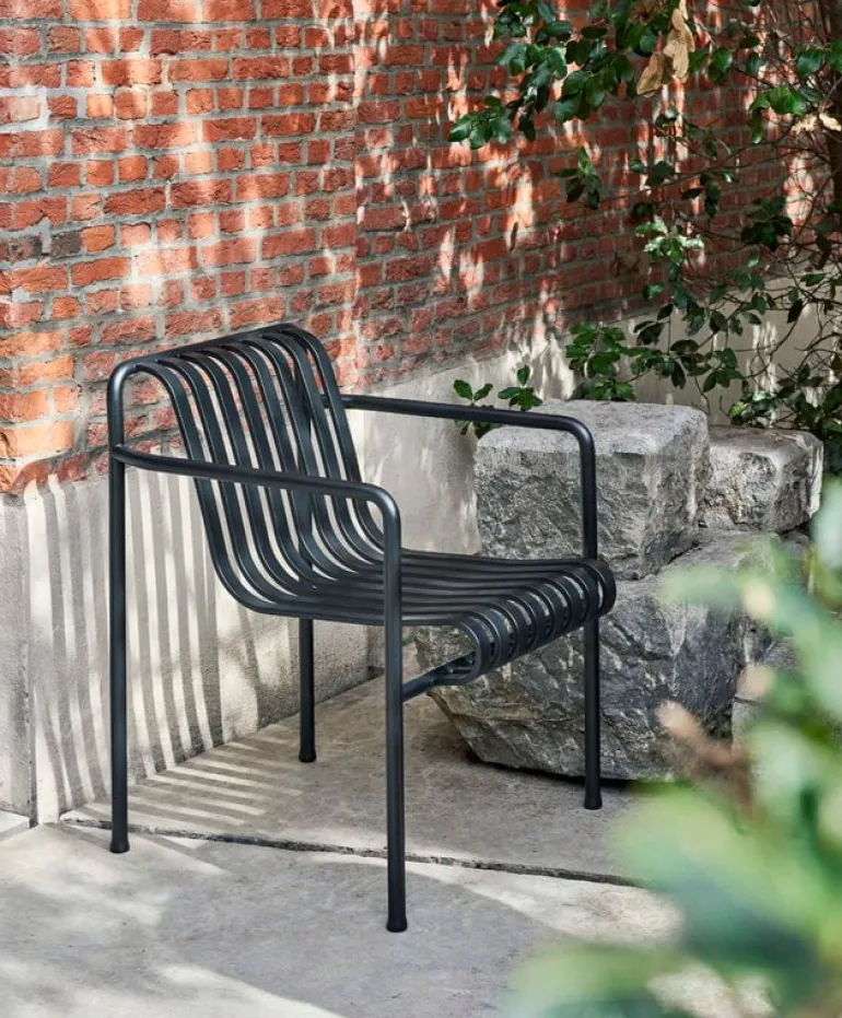 HAY Palissade matstol med armstöd, antracit