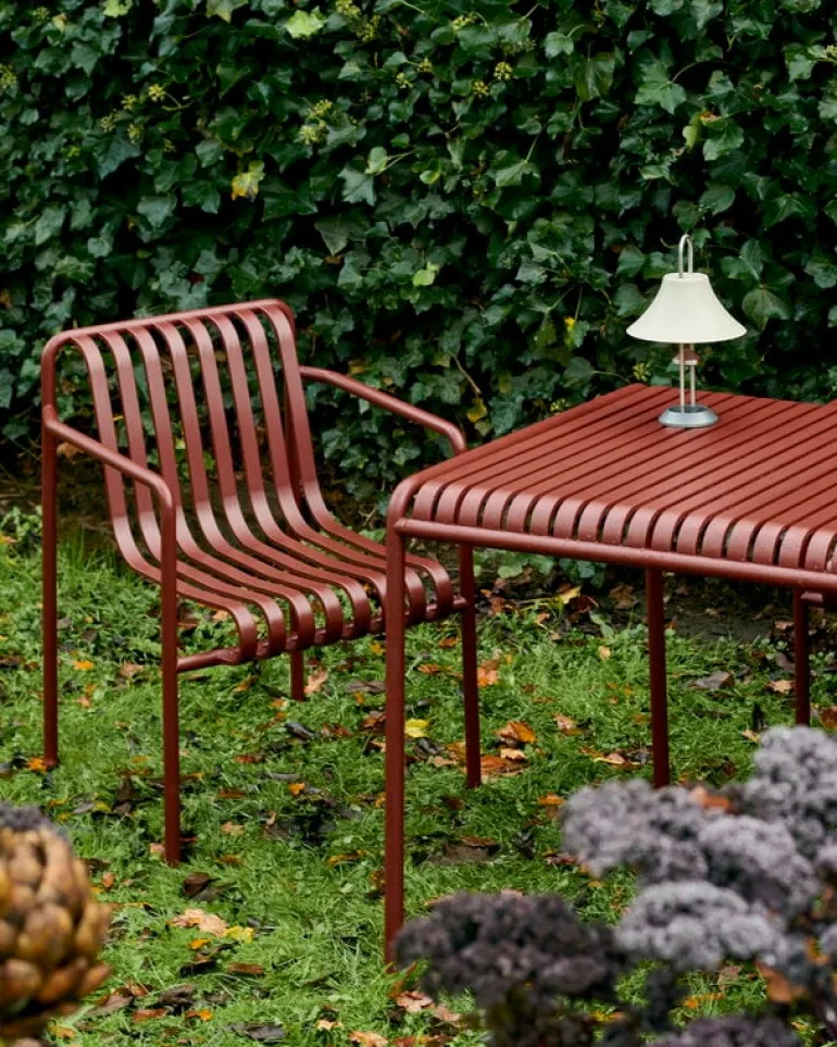 HAY Palissade matstol med armstöd, iron red