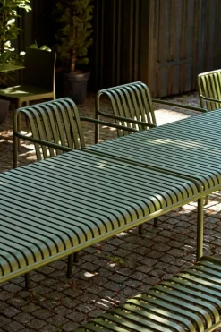 HAY Palissade matstol med armstöd, oliv