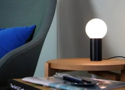 HAY Turn On bordslampa, svart