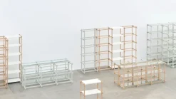 HAY Woody 2.0 hylla, hög, rökmålad grå bok - rökmålad grå stål