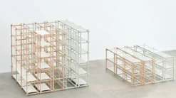 HAY Woody 2.0 hylla, låg, såpad ek - mandelvit stål