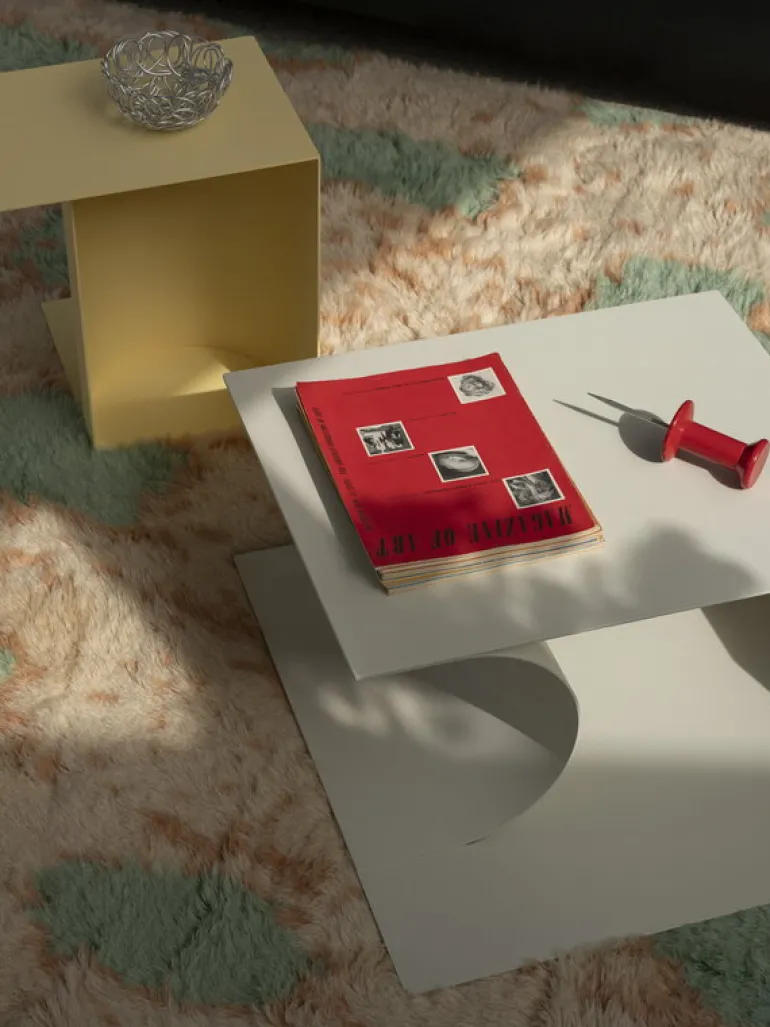 Hem Glyph Gamma sidobord, vaxgul