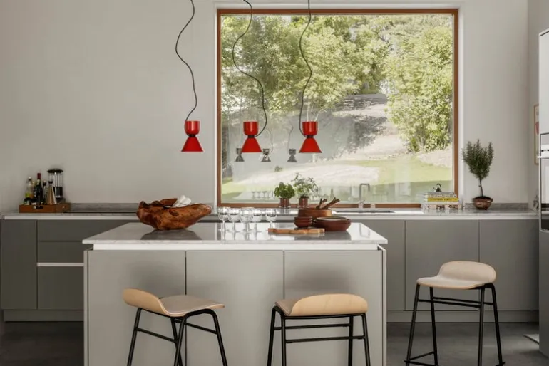 Hem Touchwood barpall, 75 cm, naturell bok - svart stål