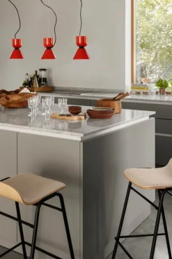 Hem Touchwood barpall, 75 cm, naturell bok - svart stål