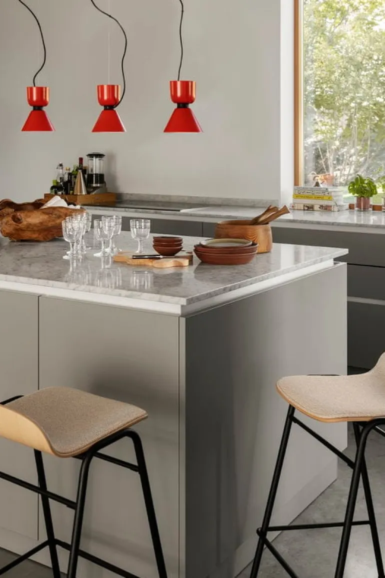 Hem Touchwood barpall, 75 cm, naturell bok - svart stål