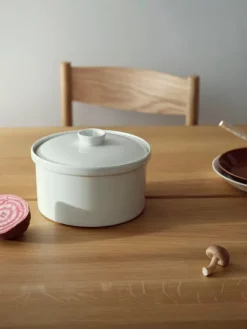 Iittala Teema gryta med lock, 2,3 L, vit