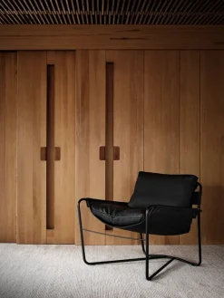 Interface Bug fåtölj, låg, svart läder Moderno