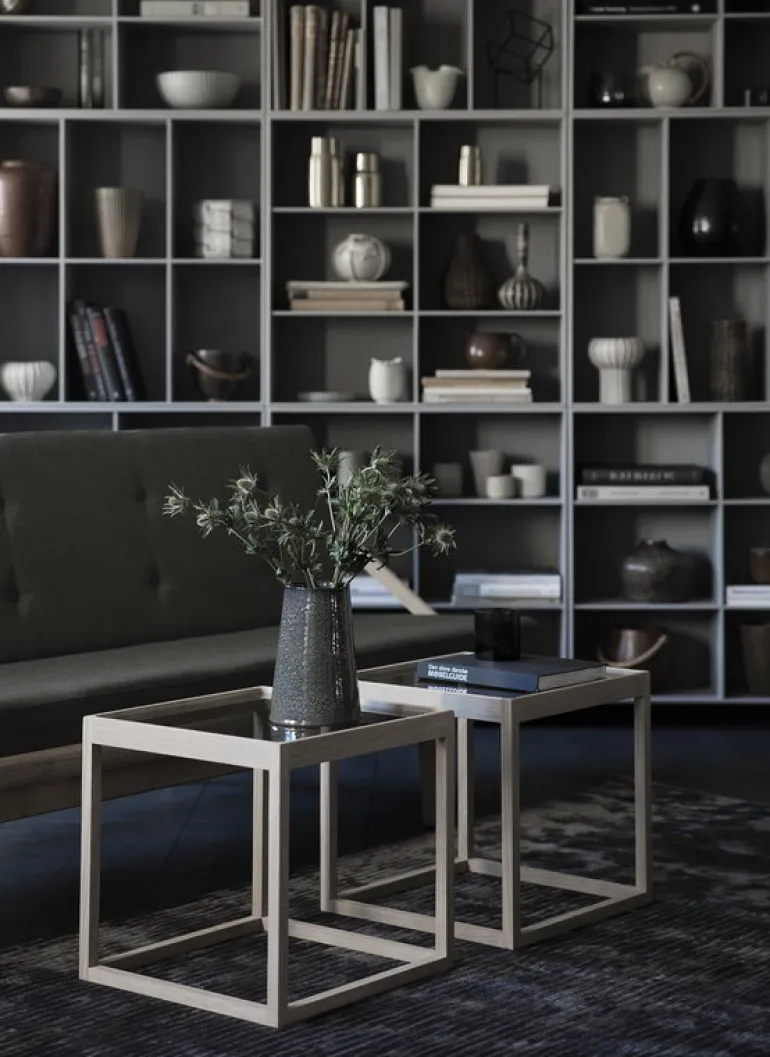 Klassik Studio Cube bord, såpad ek - rökfärgat glas