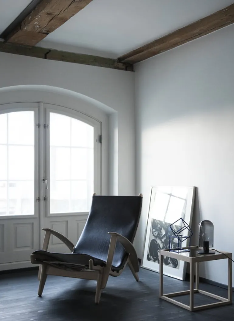 Klassik Studio Cube bord, såpad ek - rökfärgat glas