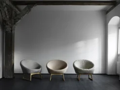 Klassik Studio Tub fåtölj, Moonlight fårskinn - oljad ek