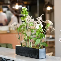 Klong Äng vas, rektangulär, mässing