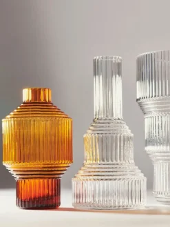 Kosta Boda Pavilion vas, 134 mm, mörk bärnsten