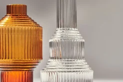 Kosta Boda Pavilion vas, 134 mm, mörk bärnsten