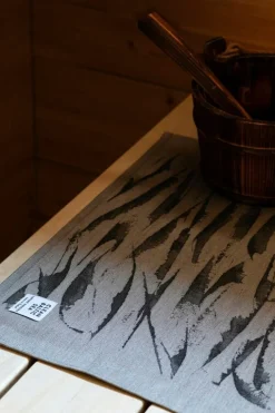 Lapuan Kankurit Aallokko bastuöverdrag, 46 x 60 cm, linne - svart