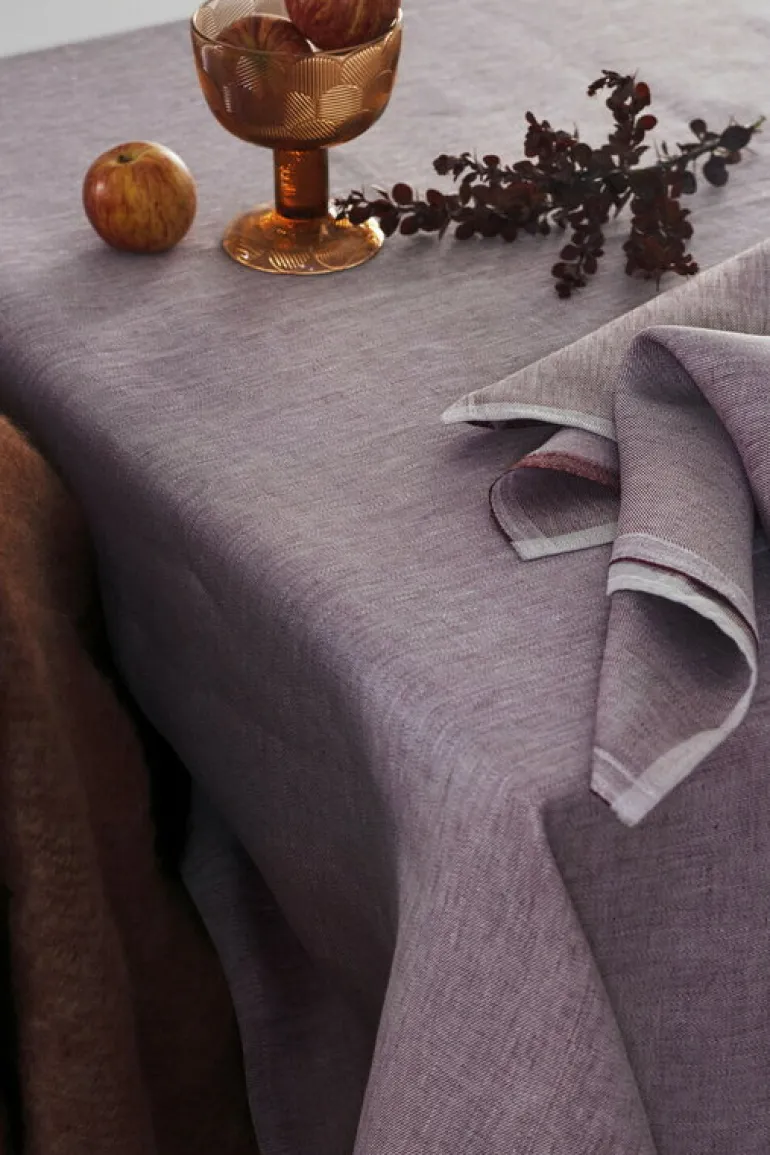 Lapuan Kankurit Aamu bordsduk, 150 x 260 cm, bordeaux