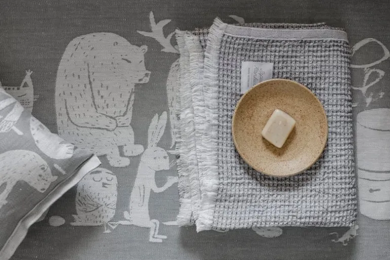 Lapuan Kankurit Eläinten Sauna sittunderlag för bastu, 46 x 150 cm, svart -linne