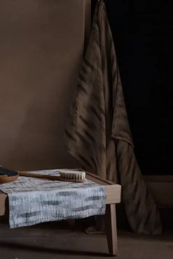 Lapuan Kankurit Hohto, bastutäcke, 46 x 150 cm, vit - grå