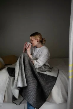 Lapuan Kankurit Kaamos filt, 150 x 200 cm, vit - naturbrun