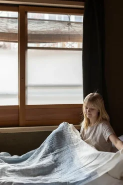 Lapuan Kankurit Saari bordsduk/filt, 145 x 200 cm, vit - blå