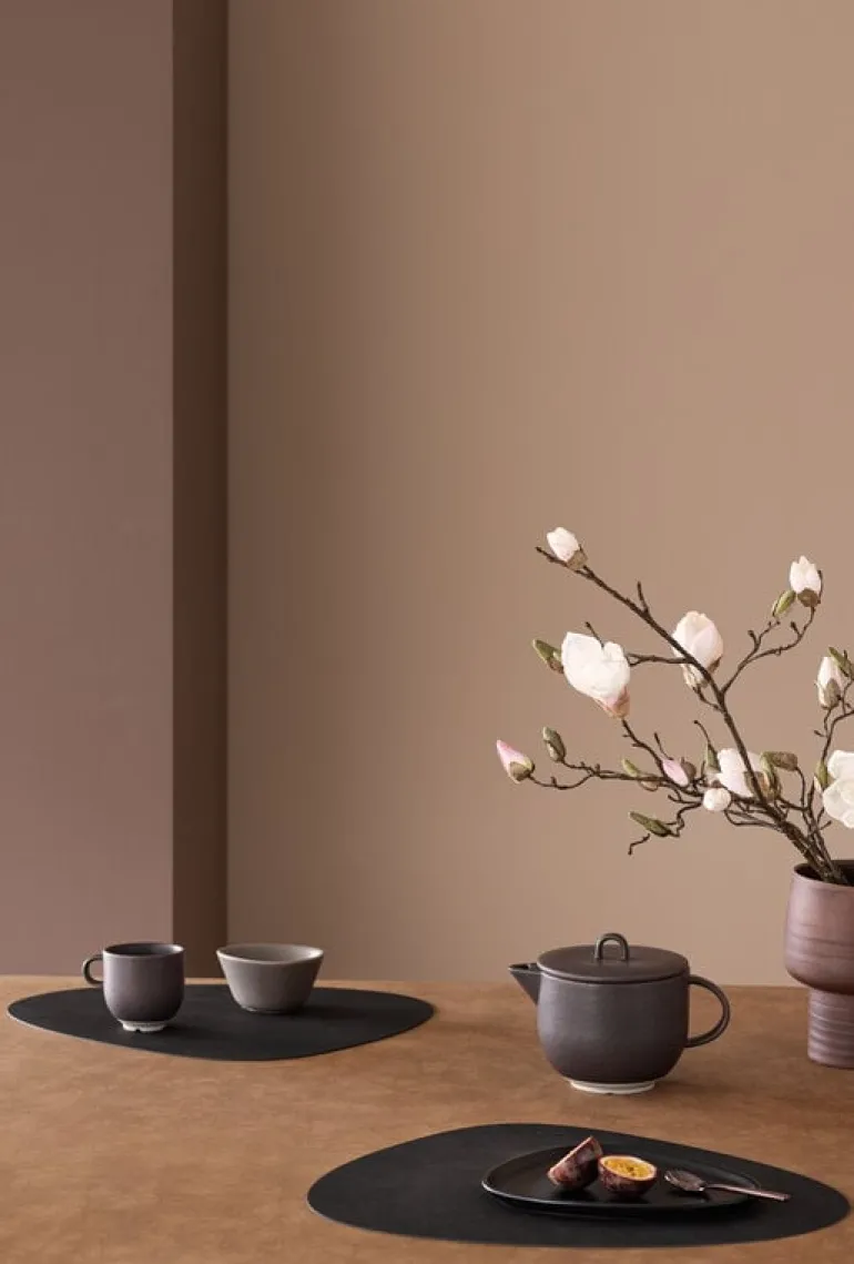 Lind DNA Curve bordstablett, 37 x 44 cm, svart Nupo-läder