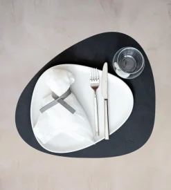 Lind DNA Curve bordstablett, 37 x 44 cm, svart Nupo-läder