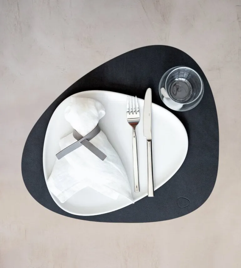 Lind DNA Curve bordstablett, 37 x 44 cm, svart Nupo-läder