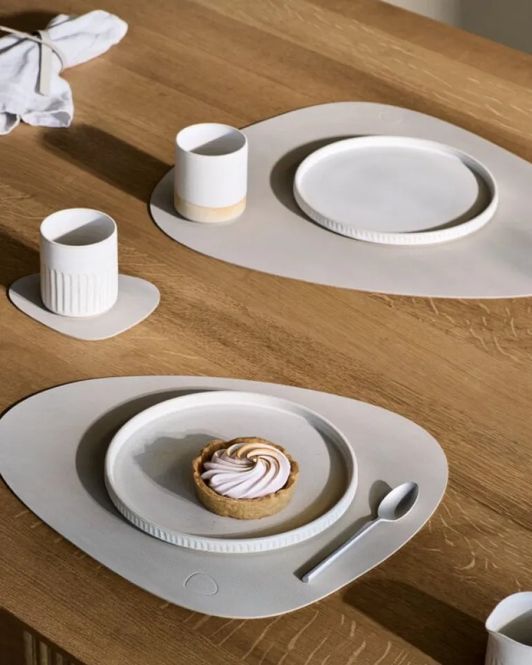 Lind DNA Curve bordstablett, 37 x 44 cm, ostronvitt Nupo-läder