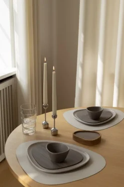 Lind DNA Curve glasunderlägg, ostronvitt Nupo-läder