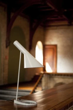 Louis Poulsen AJ bordslampa V3, vit