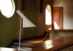 Louis Poulsen AJ bordslampa V3, vit