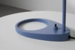 Louis Poulsen AJ bordslampa, mattblå