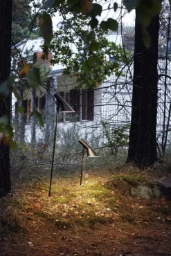 Louis Poulsen AJ Garden ljuspollare, kort, 3000 K, jordspett utan adapter