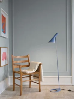Louis Poulsen AJ golvlampa, mattblå