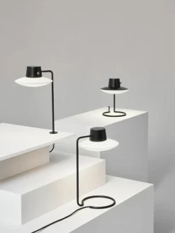 Louis Poulsen AJ Oxford bordslampa, 280 mm, svart - opalglas