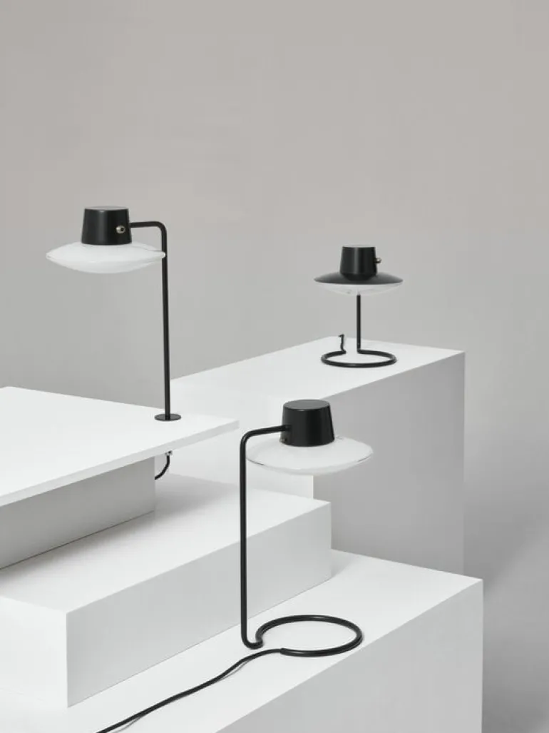 Louis Poulsen AJ Oxford bordslampa, 410 mm, opalglas, bordsmonterad