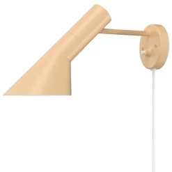 Louis Poulsen AJ vägglampa, varm sand