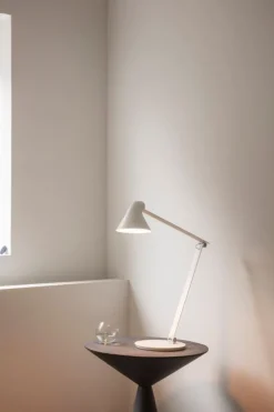 Louis Poulsen NJP bordslampa, vit